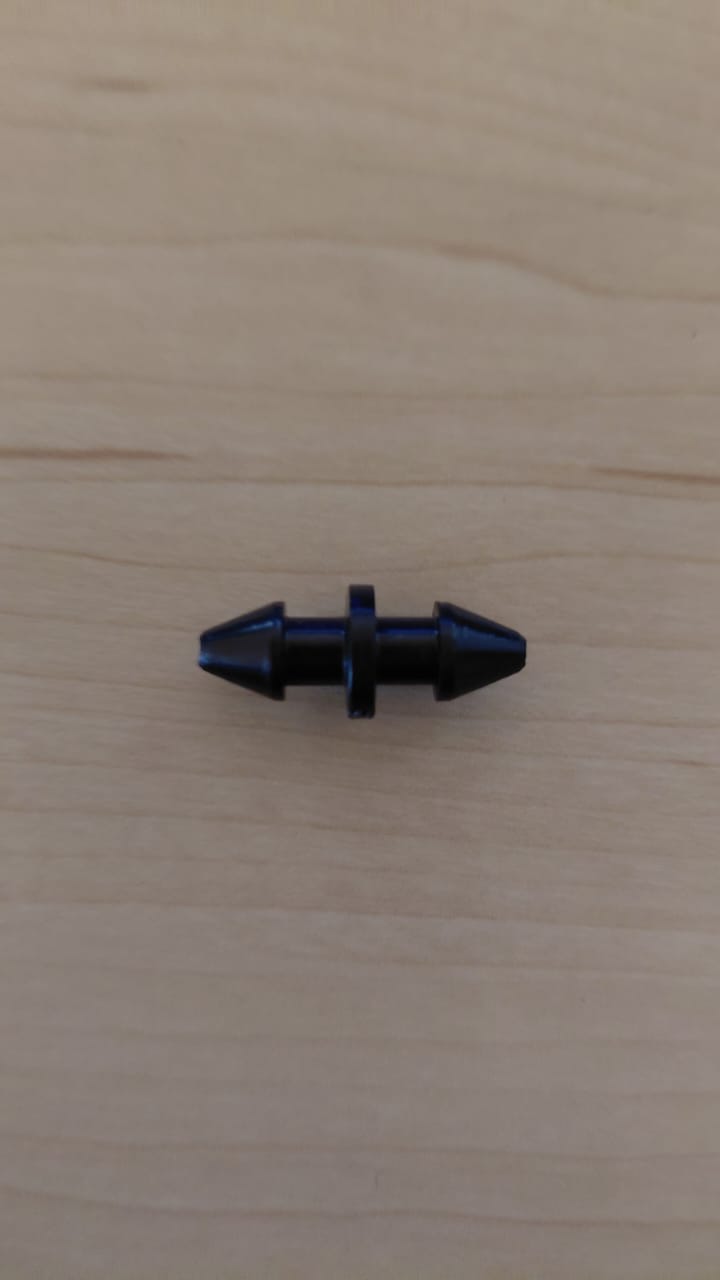 BLOOD PRESSURE HOSE CONNECTOR